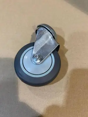 З/Ч для подметальной машины HT-MKM98 Колесо универсальное переднее Ø75 мм (пласт