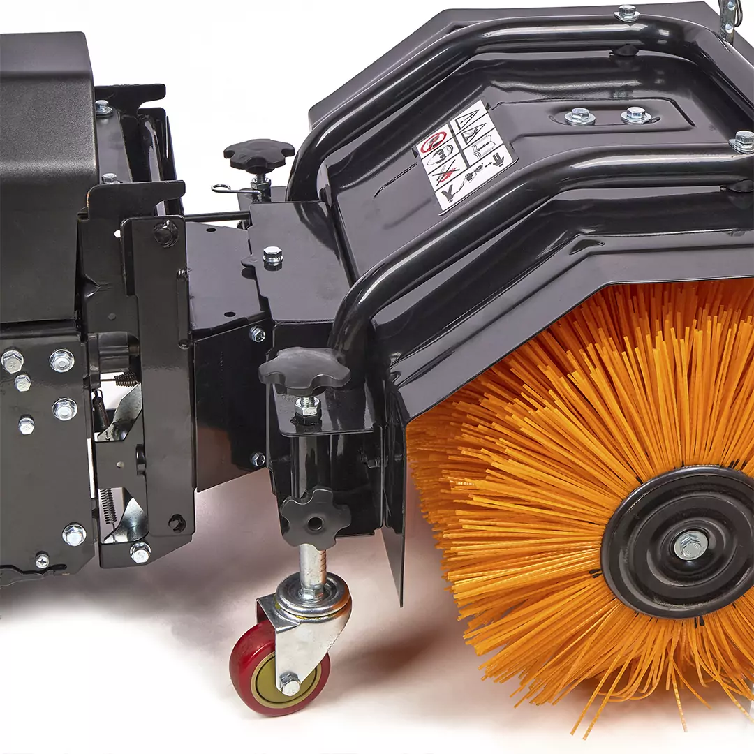 Машина подметальная HAITEC HT-KF196SET1 бензиновая 5,3л.с., 60 см с комплектом насадок для уборки снега и контейнером для мусора