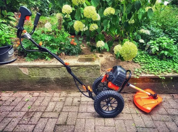 Триммер бензиновый на колесах FUXTEC FX-FSR152 2,2 кВт