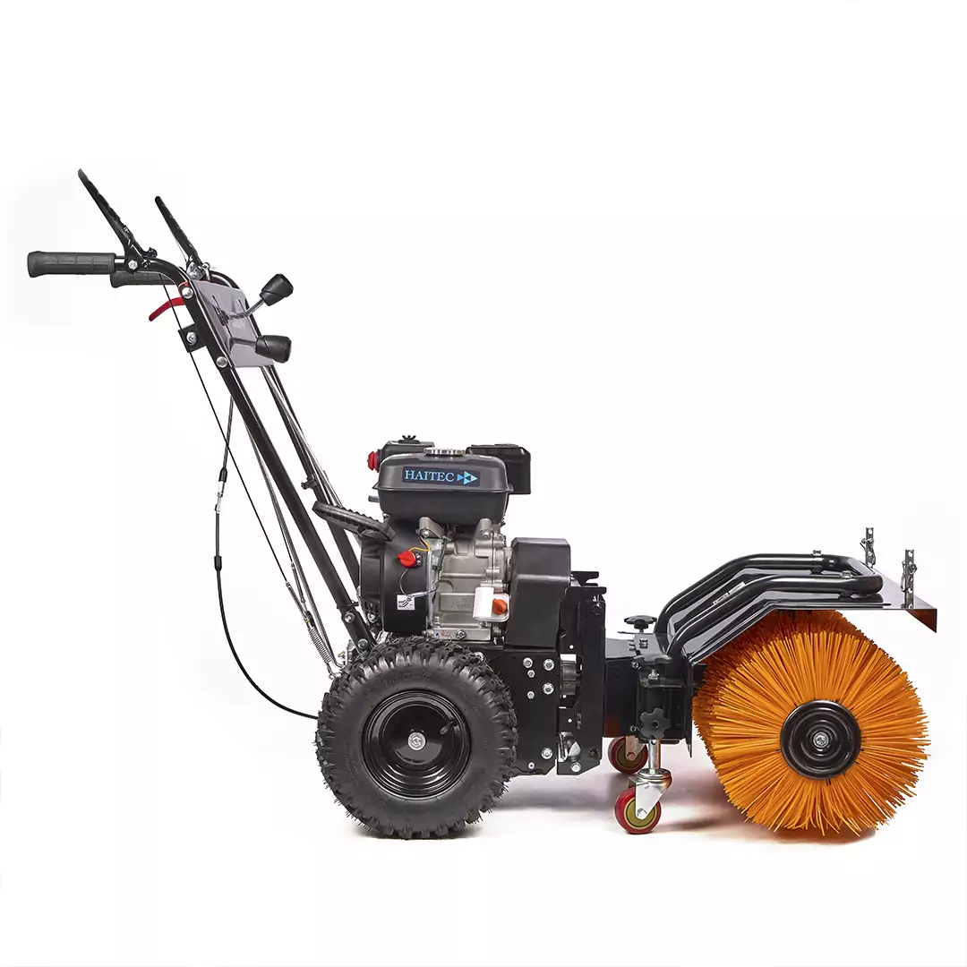 Машина подметальная HAITEC HT-KF196SET1 бензиновая 5,3л.с., 60 см с комплектом насадок для уборки снега и контейнером для мусора